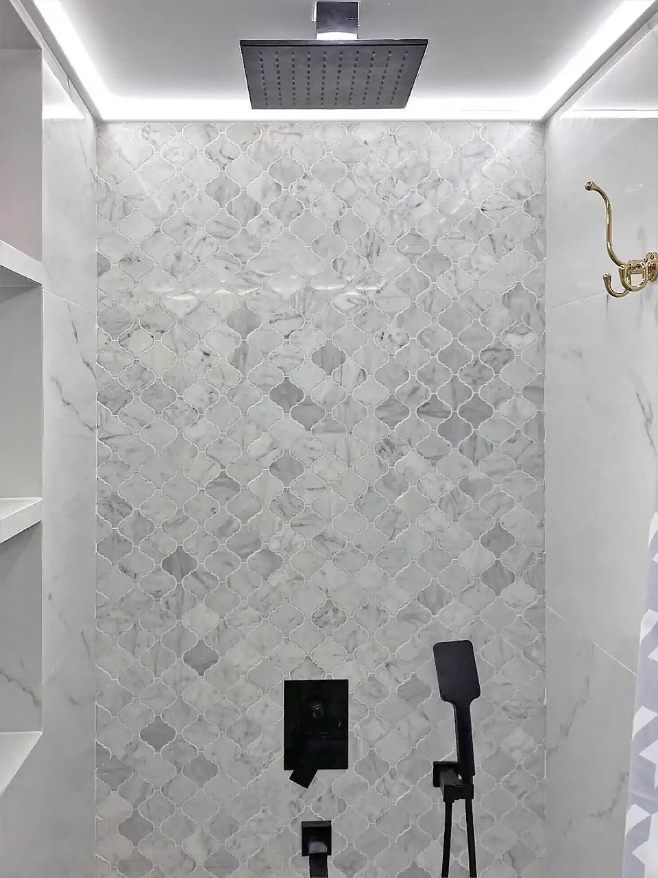 Arabesque Marble Tiles as the Shower Wall Tiles Design Ideas 01