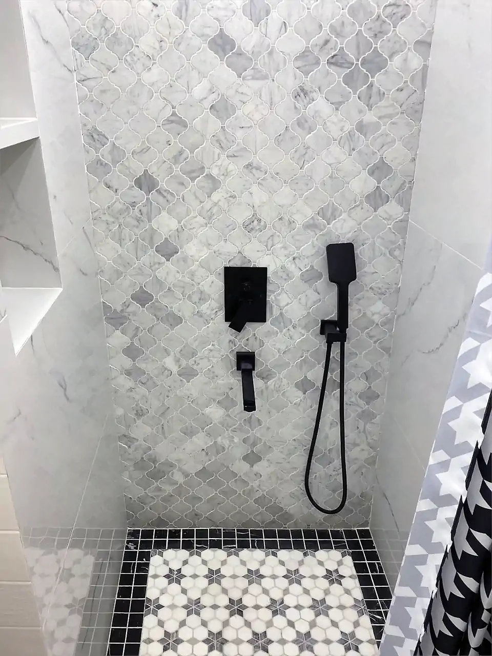 Arabesque Marble Tiles as the Shower Wall Tiles Design Ideas 02