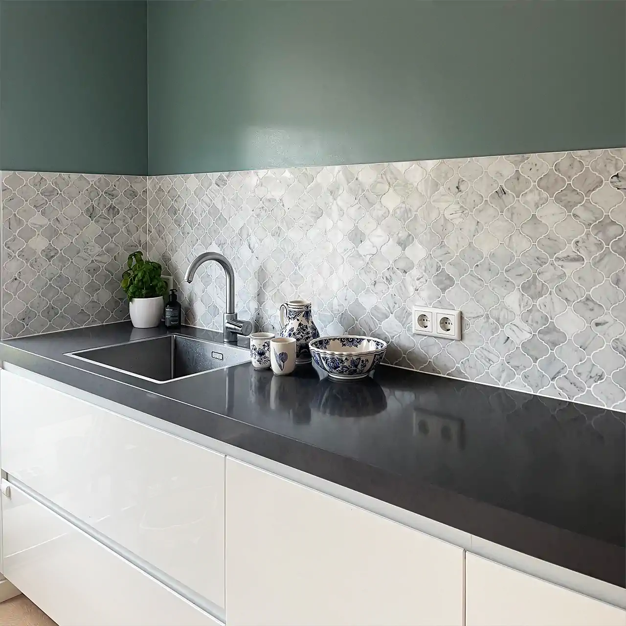 Arabesque Marble Tiles as Kitchen Splashback Design Ideas